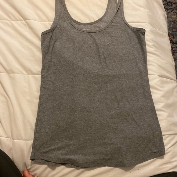 Bundle of 4 summer tanks! - Picture 6 of 10